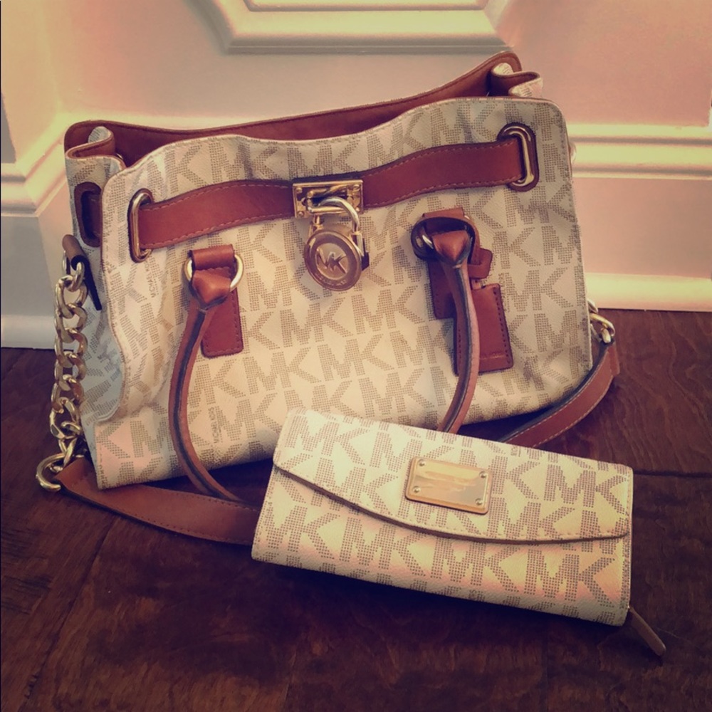 Michael Kors matching Purse And Wallet set